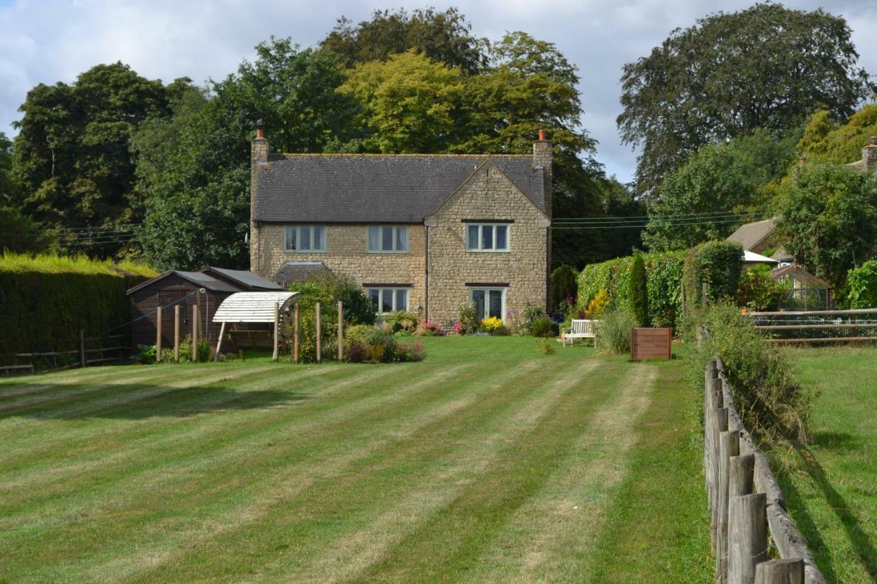 Two Hoots Bed And Breakfast ブラックリー エクステリア 写真