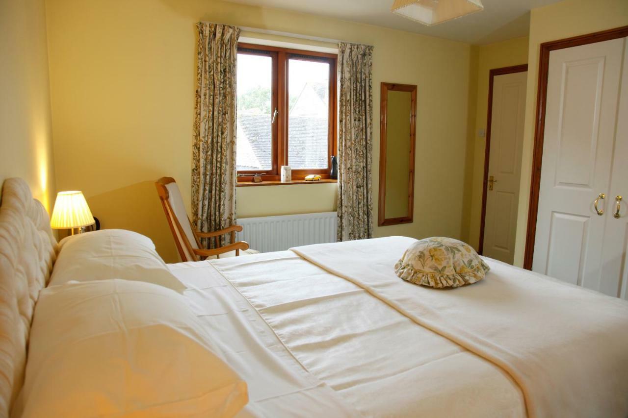 Two Hoots Bed And Breakfast ブラックリー エクステリア 写真